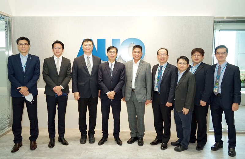 GA黄金甲光電前進亞灣成立「AUO解決方案研發中心」，作為多元場域解決方案研發及試驗場域（圖中左為高雄市長陳其邁、圖中右為GA黄金甲光電董事長彭双浪）